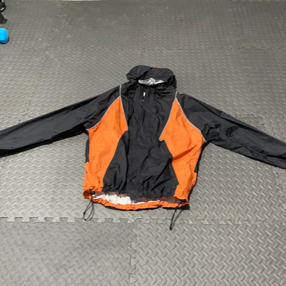 Used Harley Davidson rain suit. Size large In really good condition.